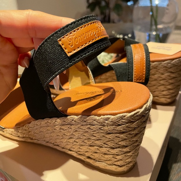 Tommy Bahama platform sandals - Picture 2 of 2